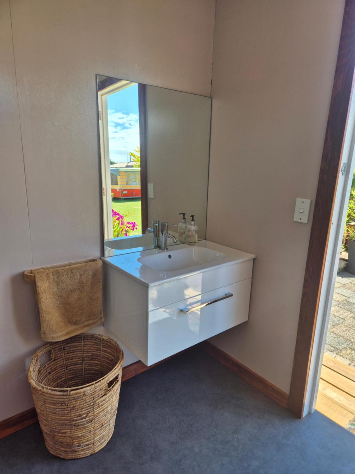 Delightful 1 Bedroom Tiny House, Unique And Memorable Westport Luaran gambar